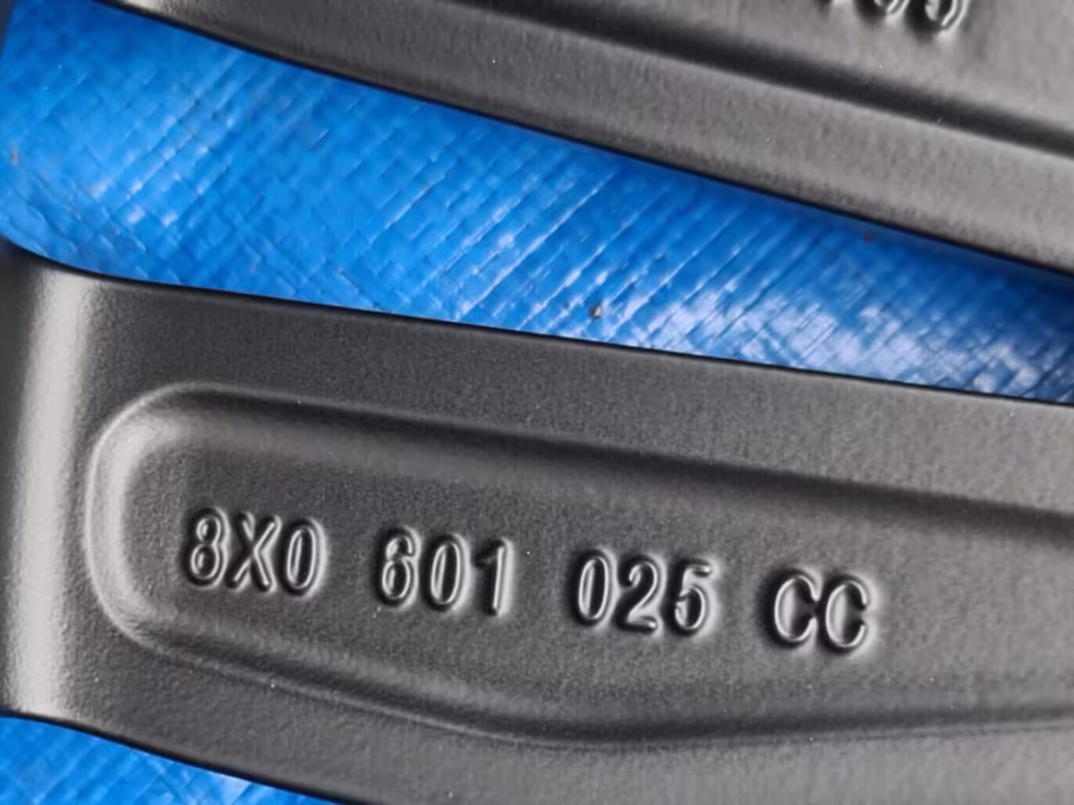 8X0601025CC - 18"-Aluminiumrad; "Colaflasche" [14/59]