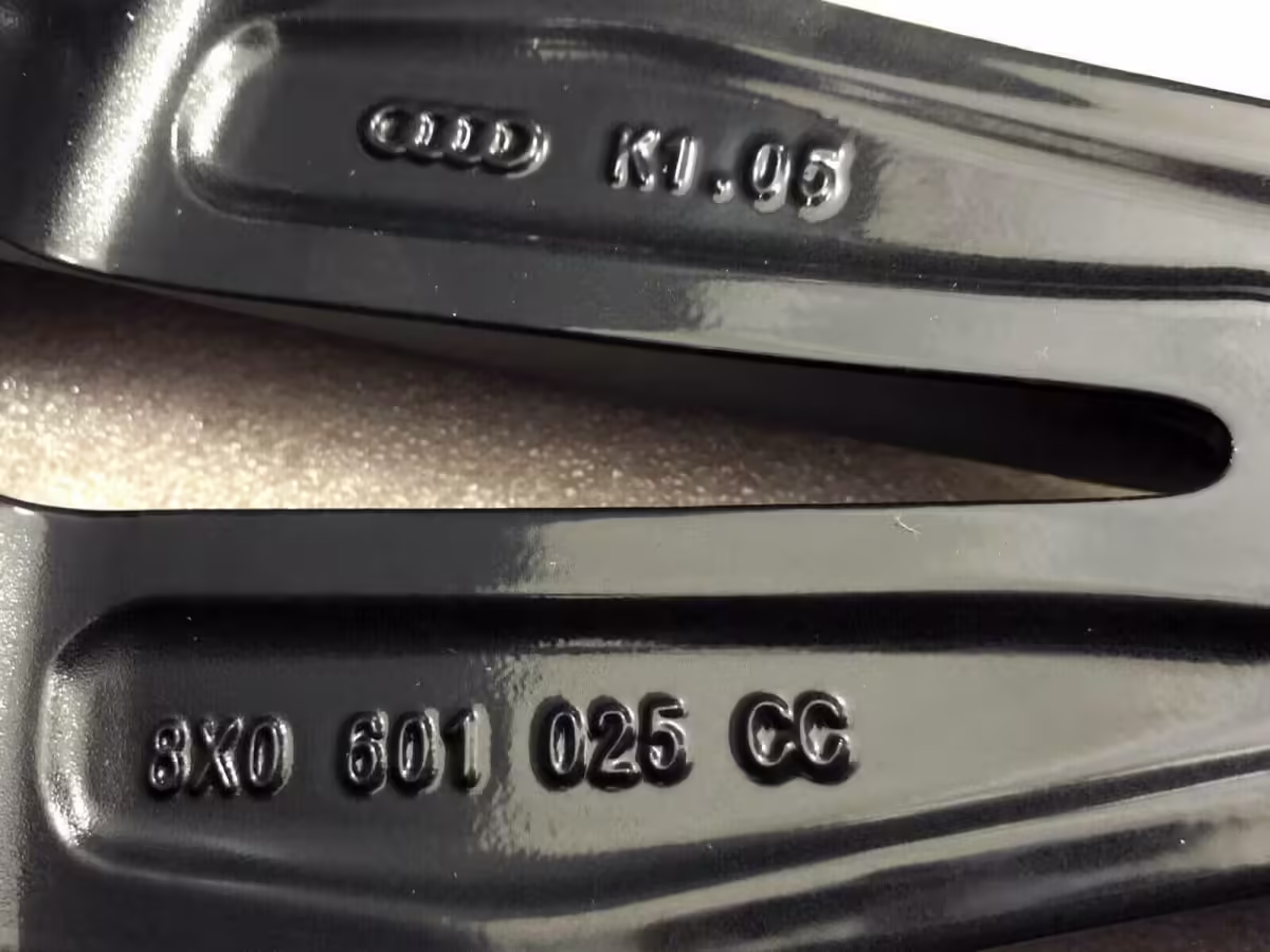 8X0601025CC - 18"-Aluminiumrad; "Colaflasche" [59/59]