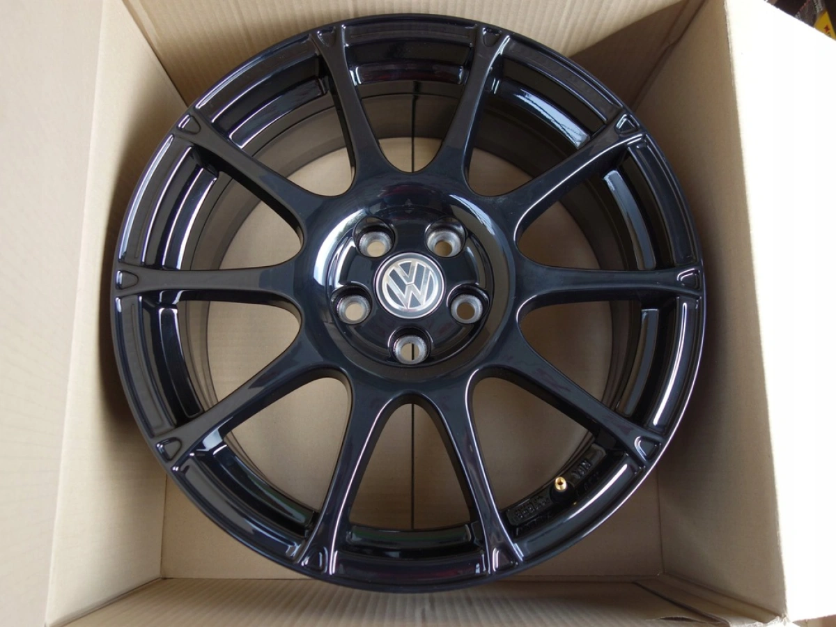 Alloy wheel 17