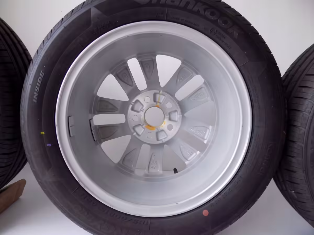 6R0601025BE8Z8 - 15"-Aluminiumrad; "Estrada" [12/40]