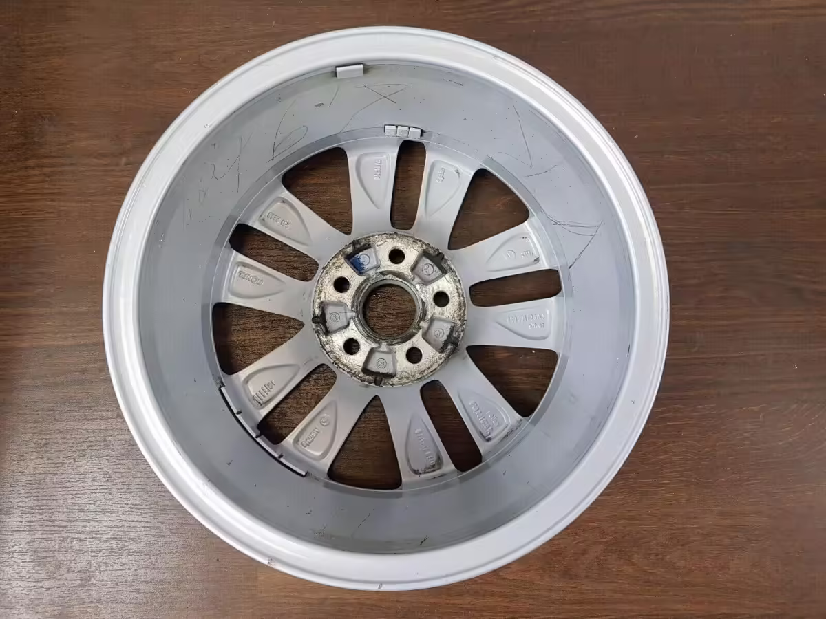 6R0601025BE8Z8 - 15"-Aluminiumrad; "Estrada" [20/40]