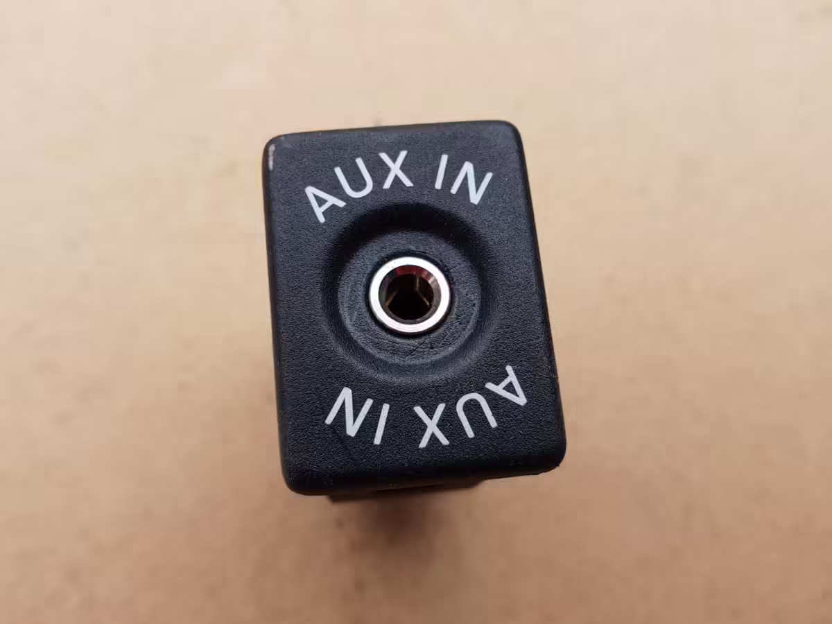 5M0035724 - Externe AUX-IN-Buchse [4/13]