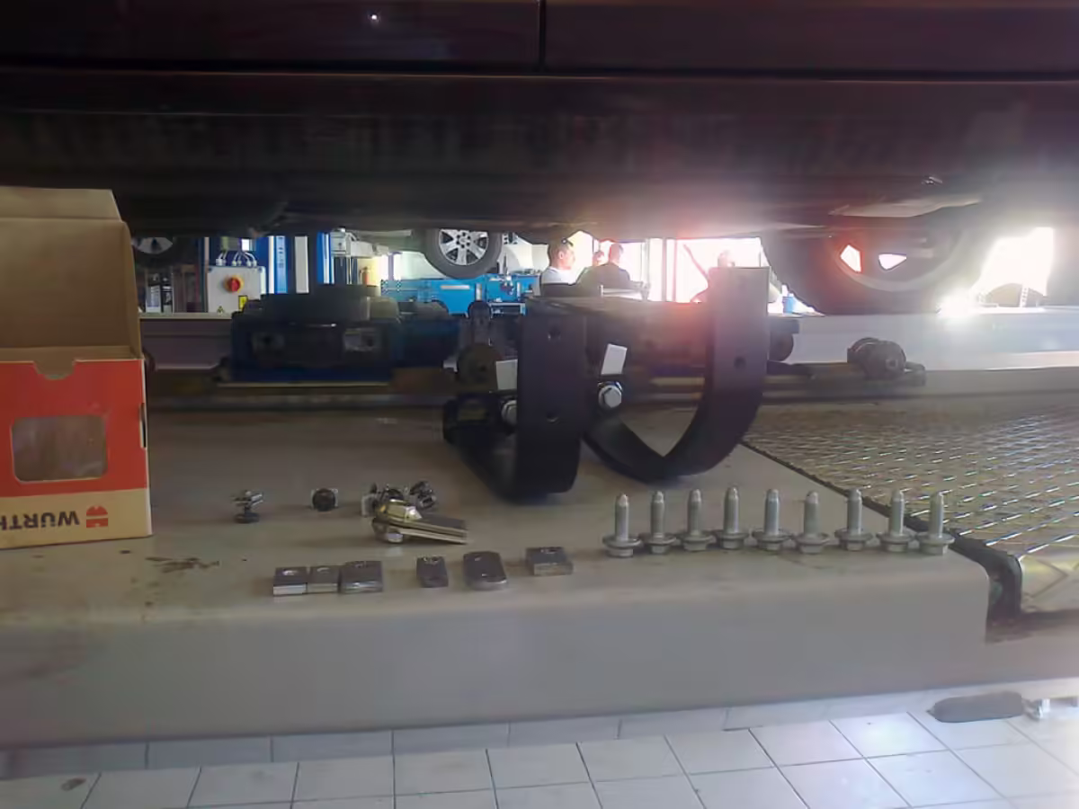 6R0825921 - Abdeckwinkel; links [13/15]