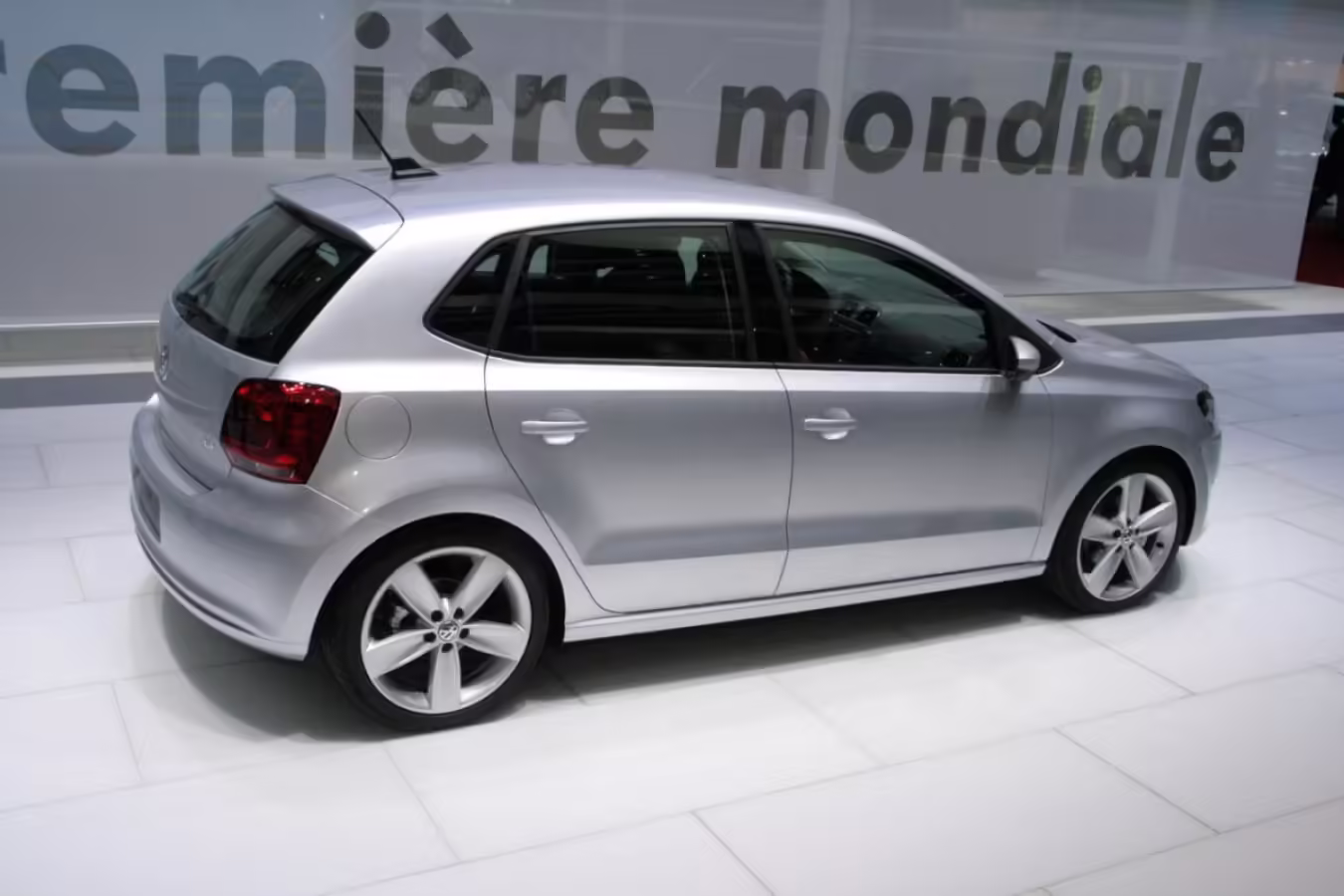 6R0601025A8Z8 - Alloy wheel 17"; 'Boavista' [9/38]