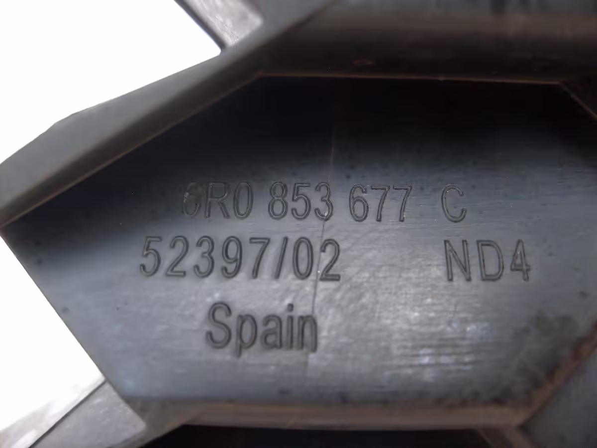 6R0853677C9B9 - Kratka wlotu powietrza; GTI [7/11]