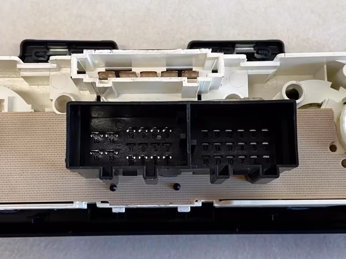 6R0819045C - Panel regulacji dopływu świeżego powietrza i ogrzewania [4/6]