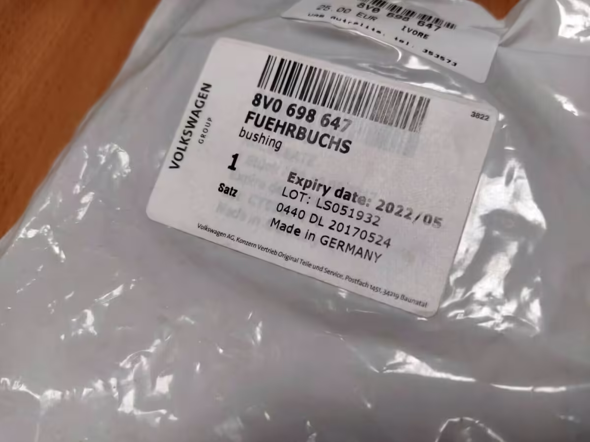 8V0698647 - Satz Führungsbuchsen [6/6]