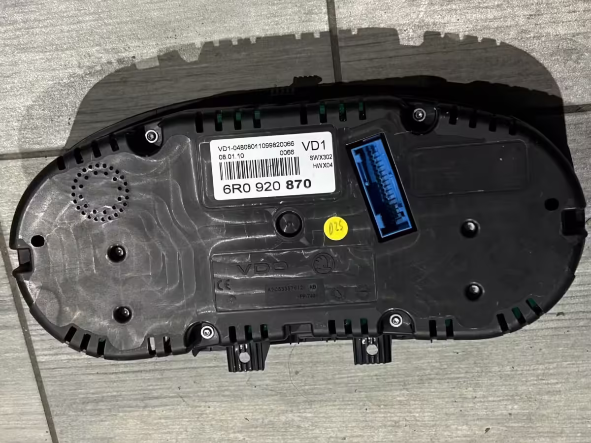6R0920870A - MFD+ Kombiinstrument [30/41]