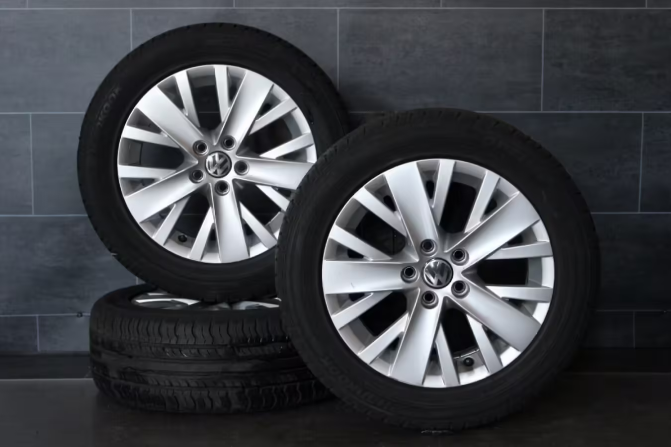 6R0601025AK8Z8 - Alloy wheel 15"; 'Spokane' [7/26]