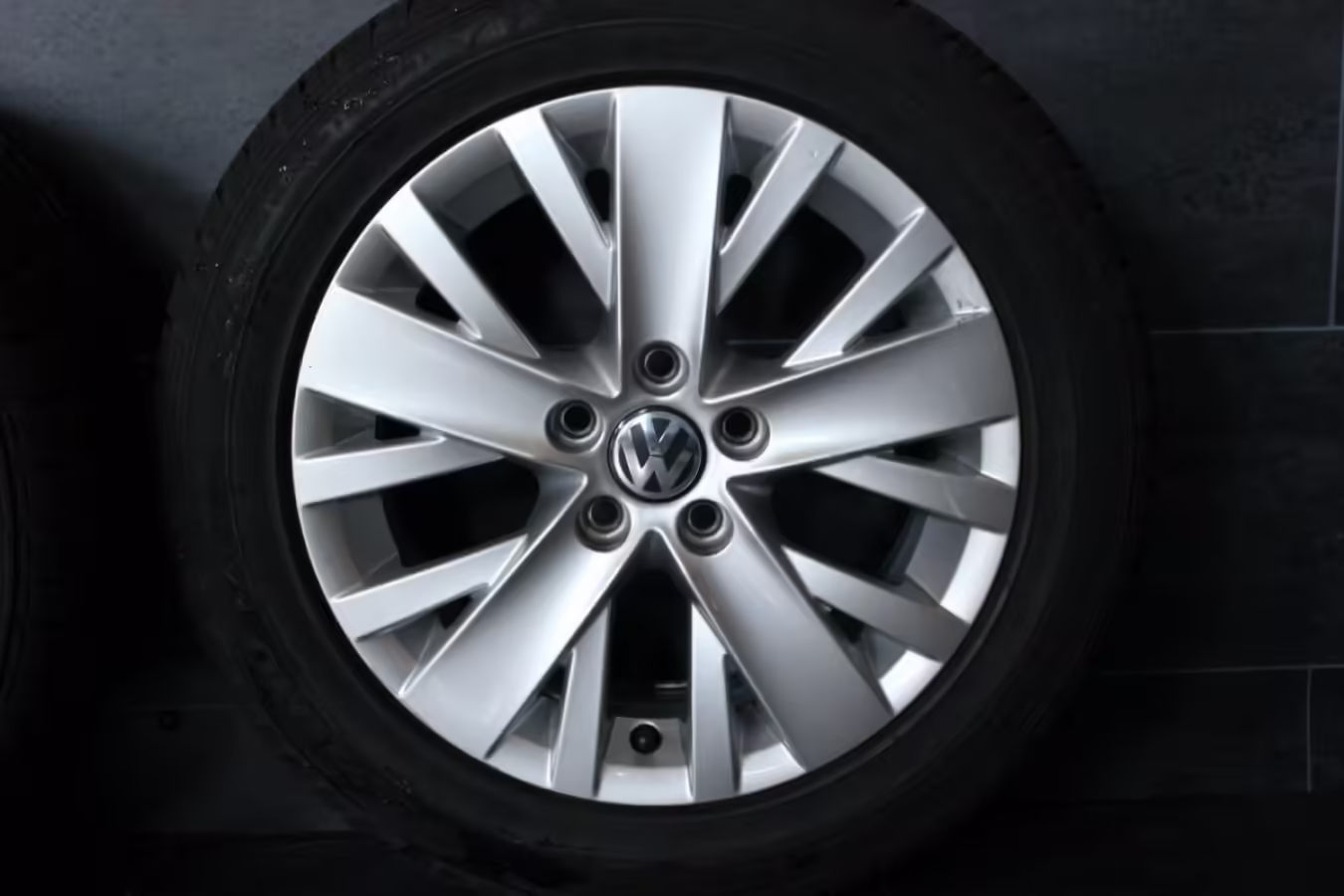 6R0601025AK8Z8 - Alloy wheel 15"; 'Spokane' [8/26]