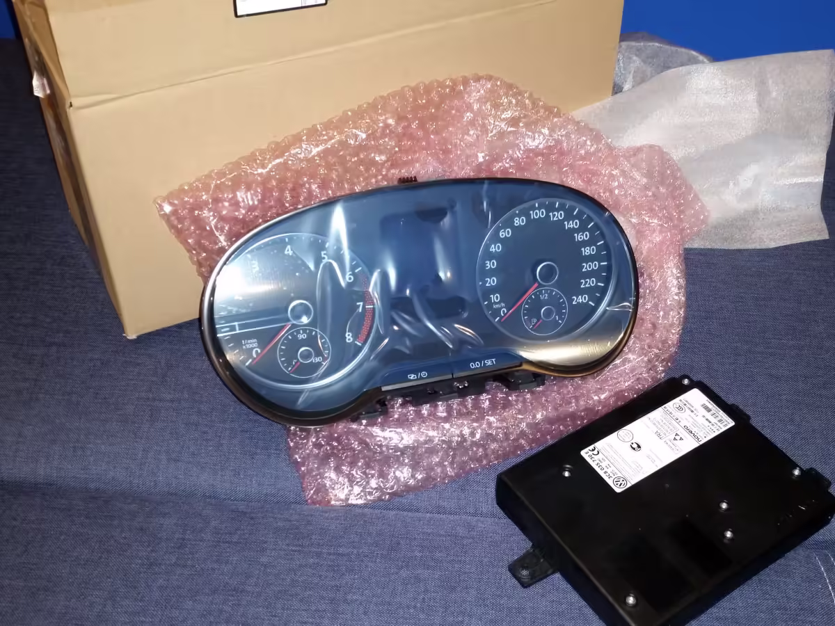 6R0920870C - MFD+ Kombiinstrument [10/25]