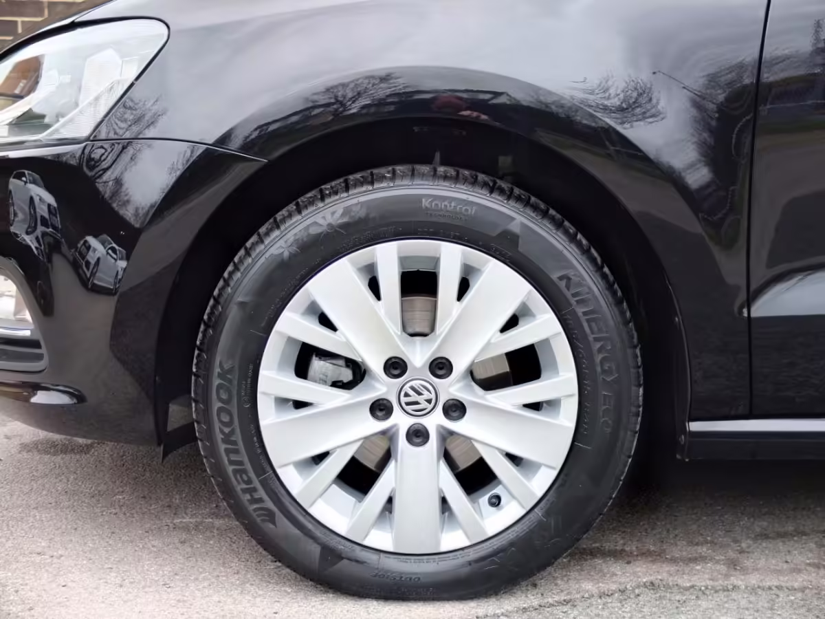6R0601025AK8Z8 - Alloy wheel 15"; 'Spokane' [11/26]