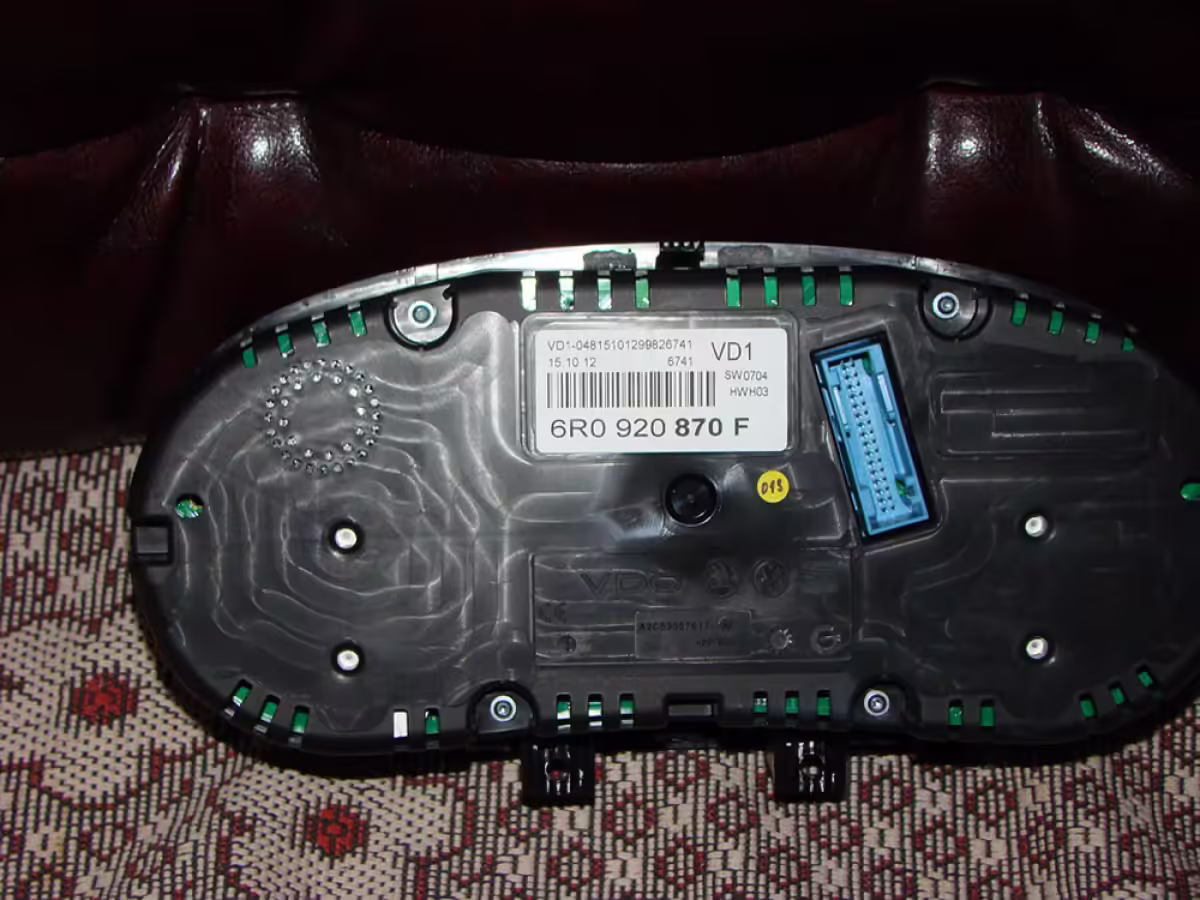 6R0920870F - MFD+ Kombiinstrument [17/23]