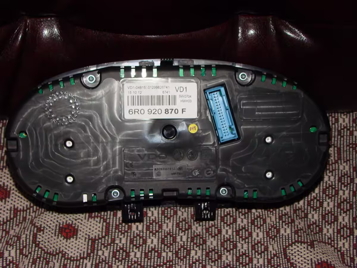 6R0920870F - MFD+ Kombiinstrument [18/23]