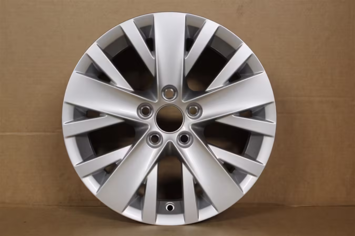 6R0601025AK8Z8 - Alloy wheel 15"; 'Spokane' [23/26]
