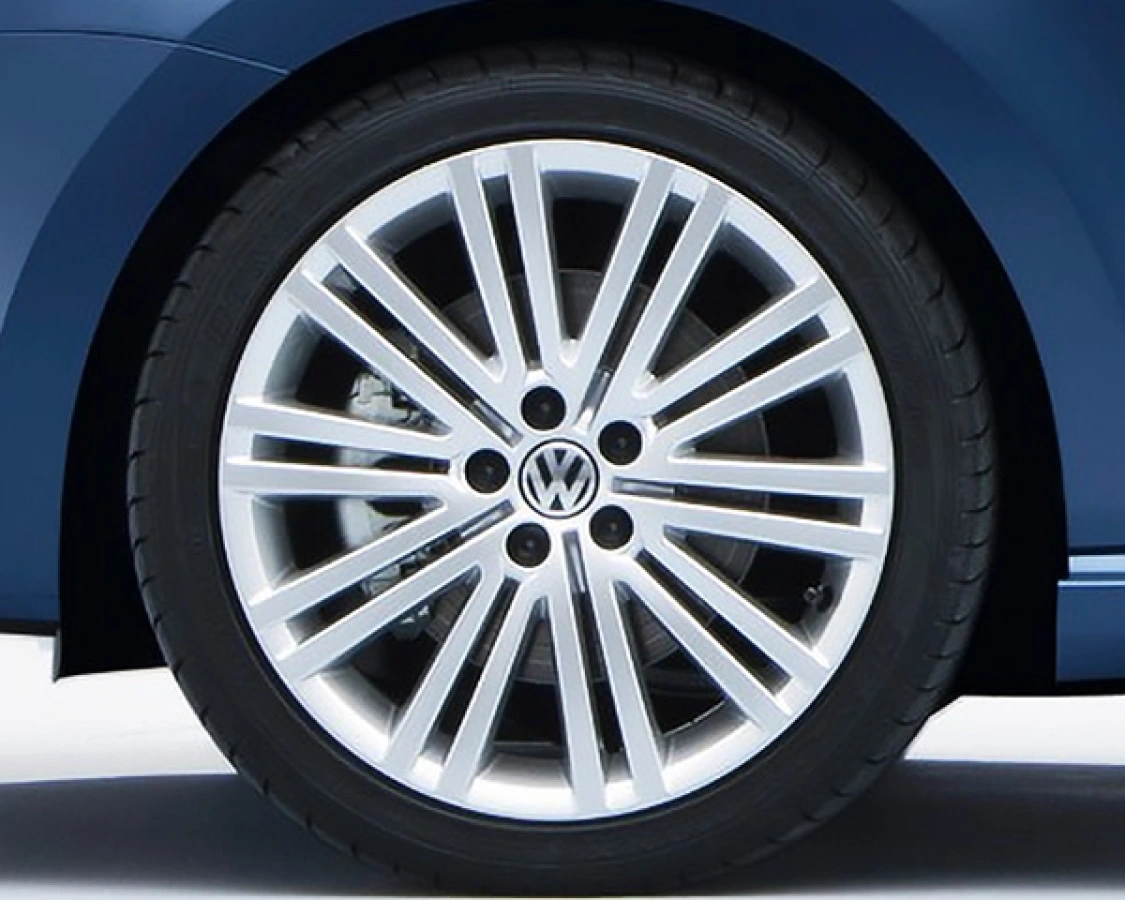 Alloy wheel 17