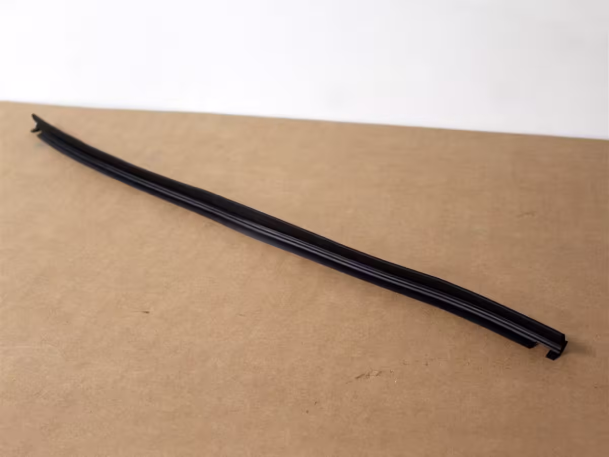 6R4837697A5AP - Door seal, outer; black [1/3]
