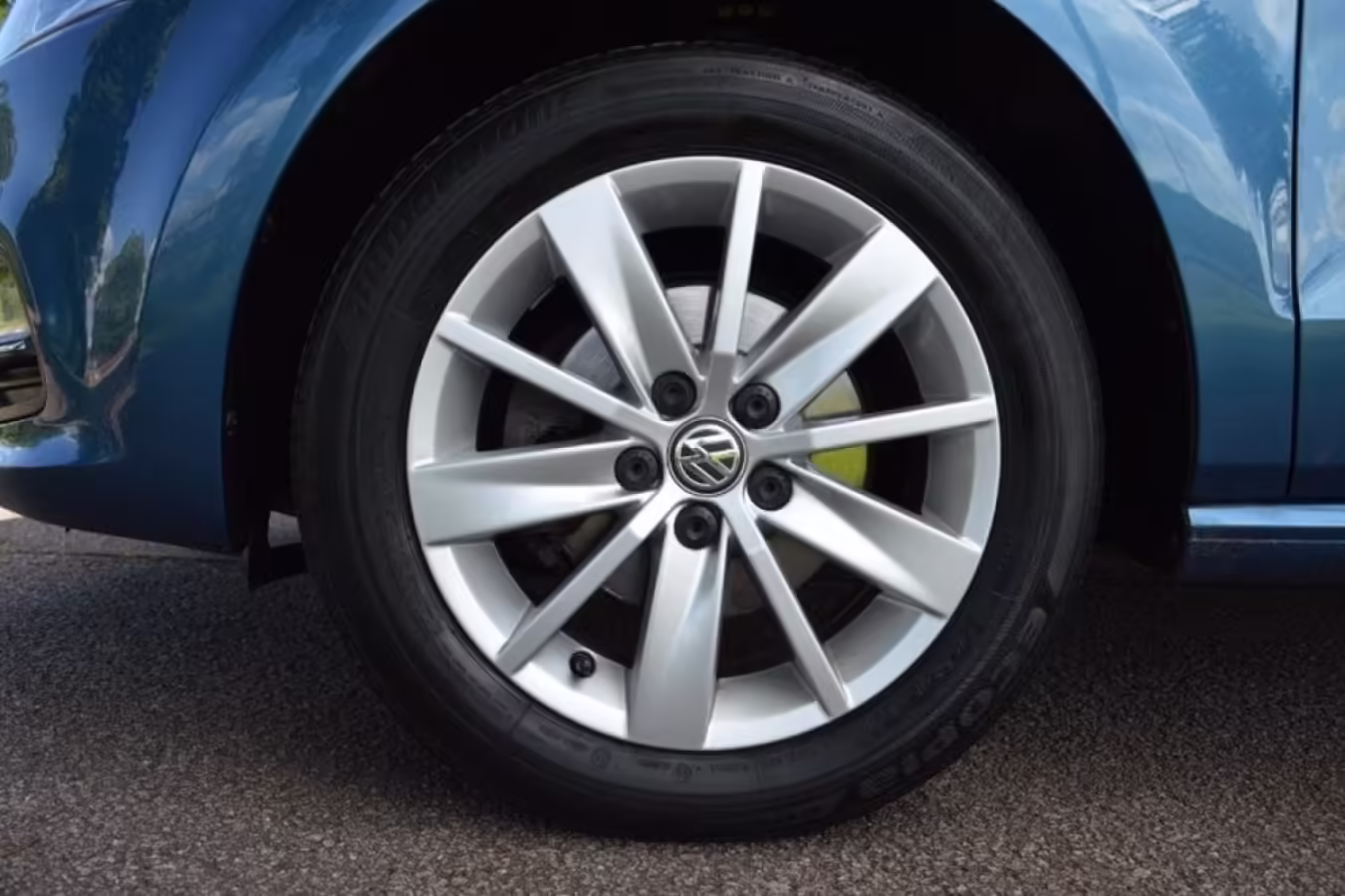 6C06010258Z8 - Alloy wheel 15"; 'Tosa' [3/18]