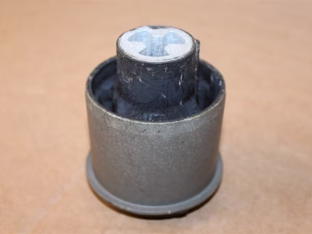 6R0501541A - Element gumowo-metalowy [1/3]