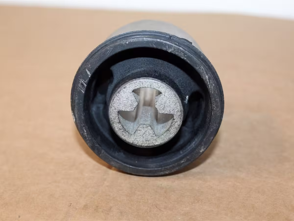 6R0501541A - Element gumowo-metalowy [2/3]