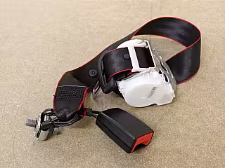 3-point safety belt with retractor