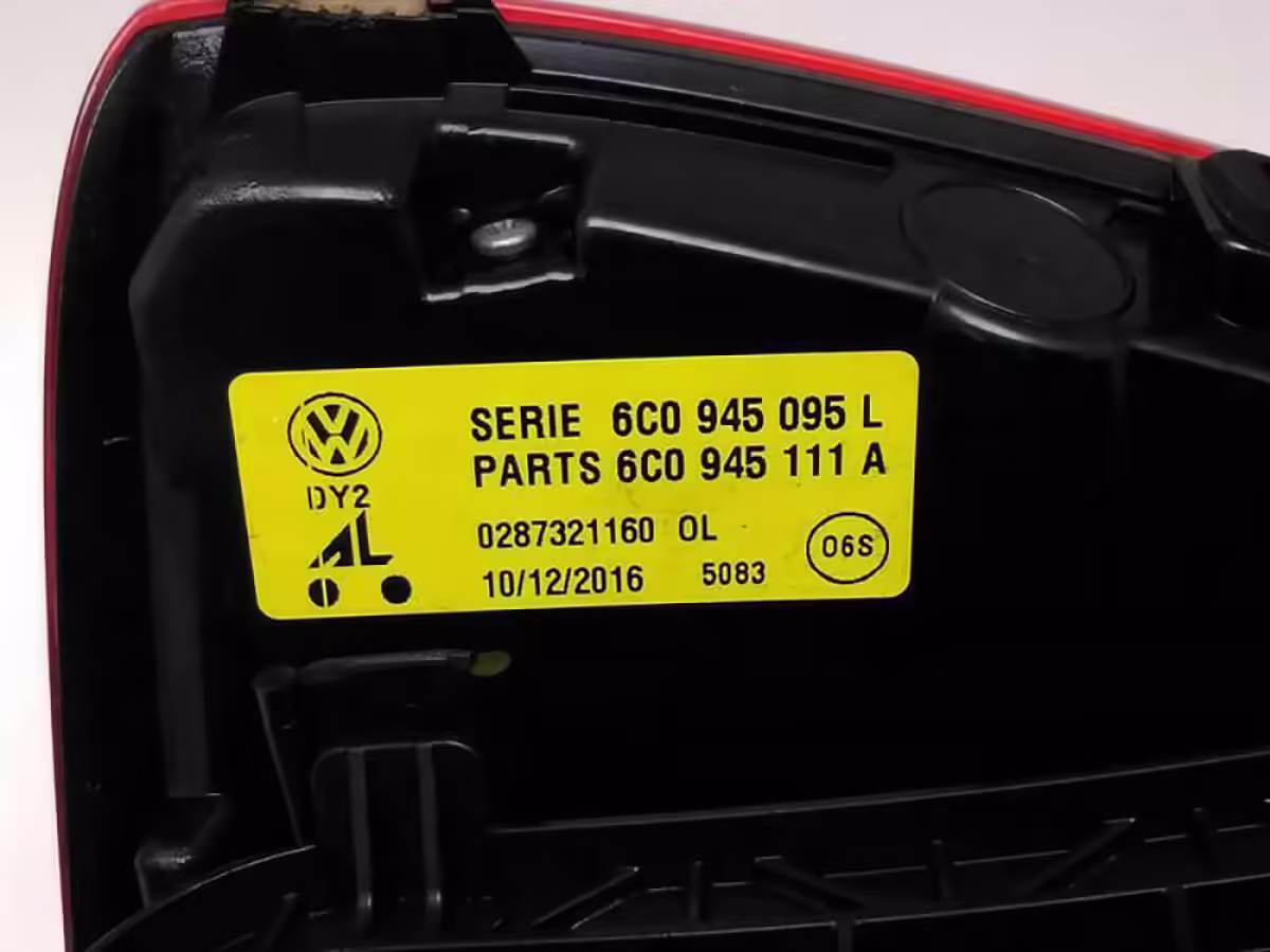 6C0945095L - Tail light; V2, left RHD [4/16]