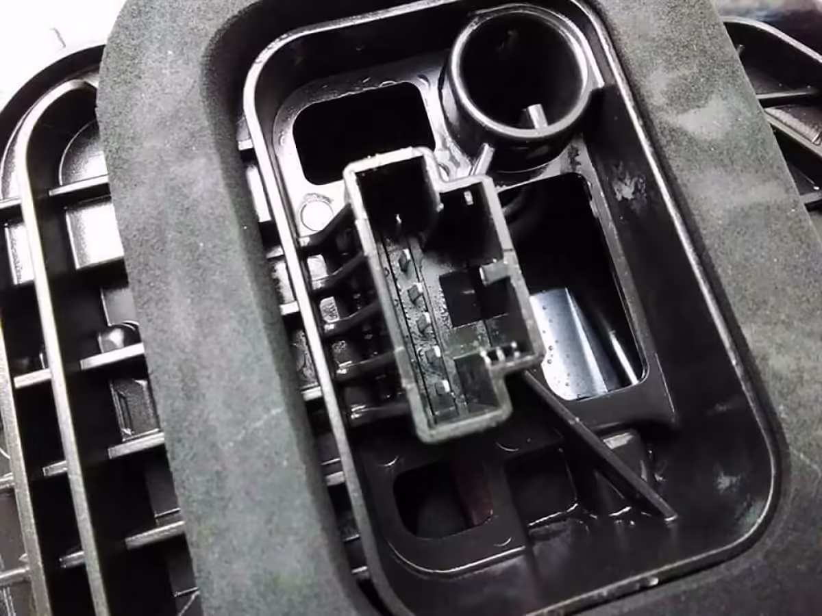 6C0945095L - Tail light; V2, left RHD [5/16]