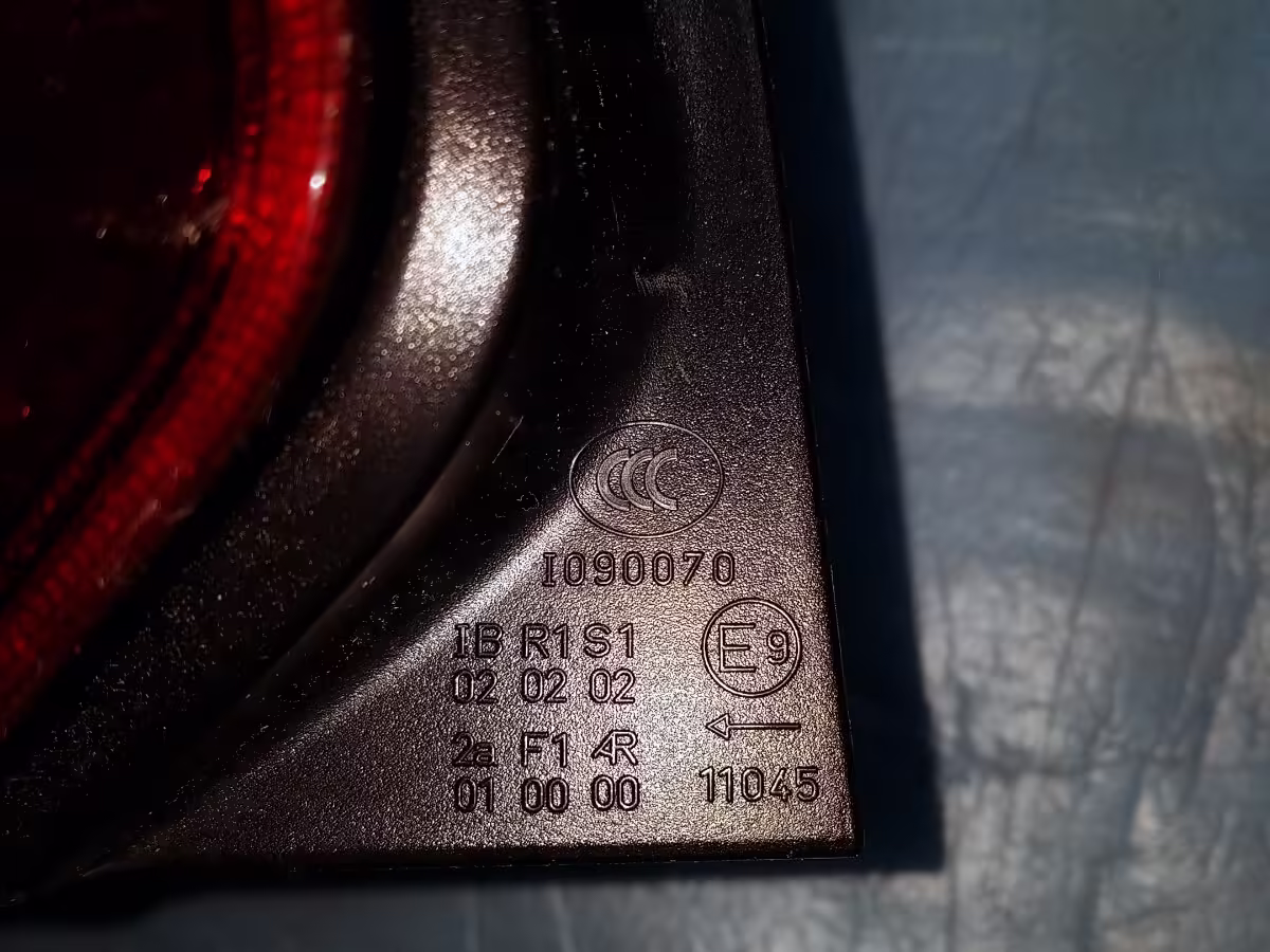 6C0945095L - Tail light; V2, left RHD [13/16]