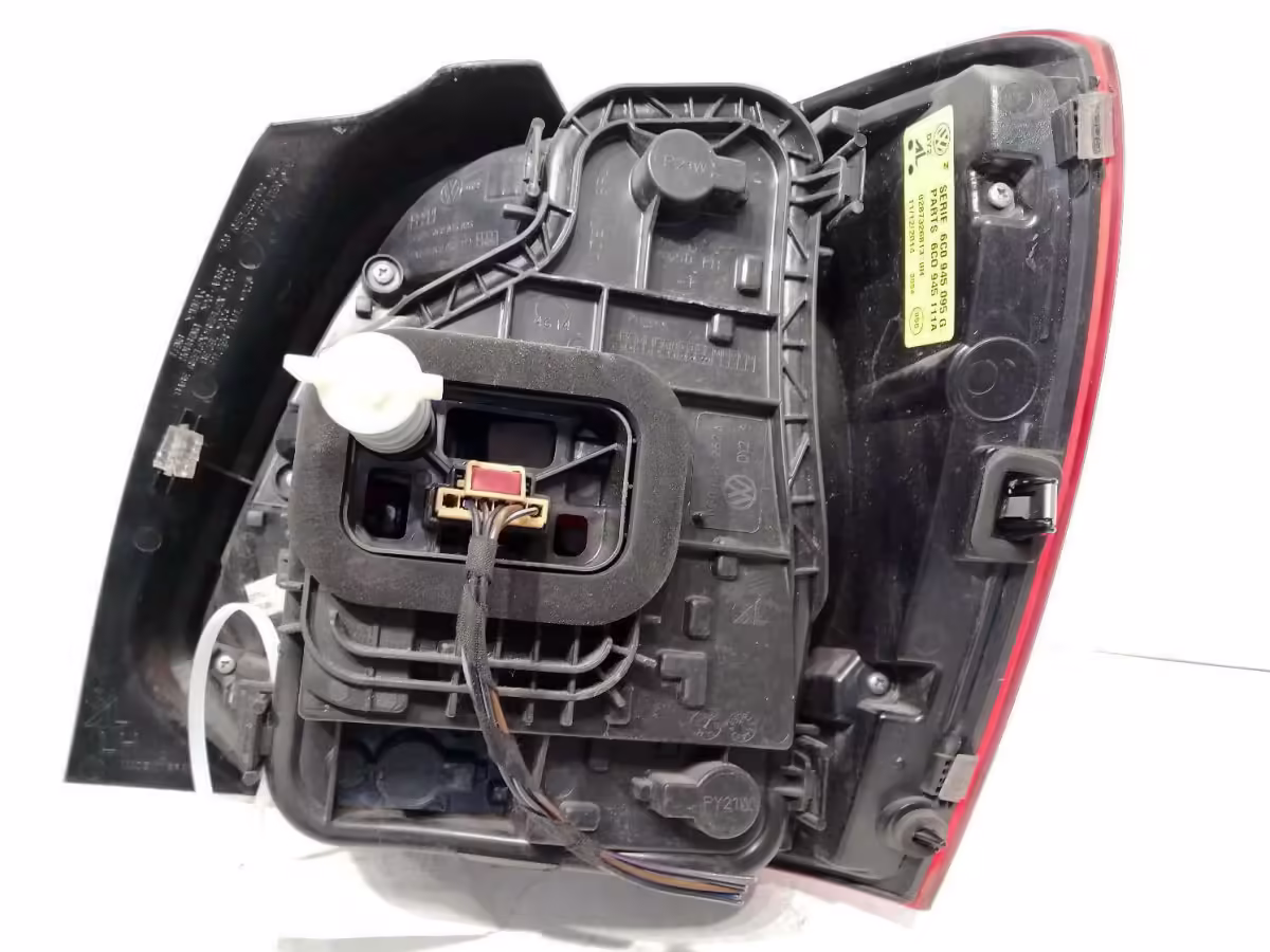 6C0945095L - Tail light; V2, left RHD [15/16]