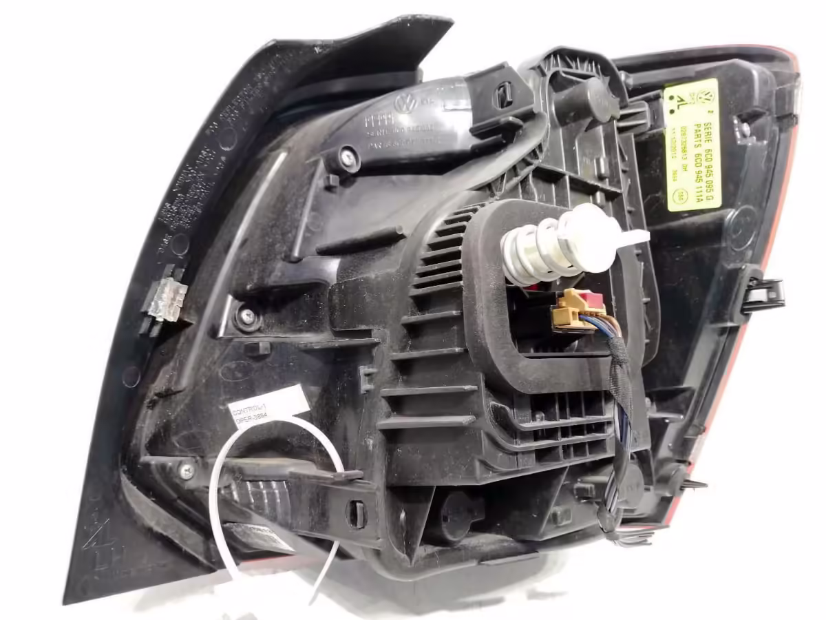 6C0945095L - Tail light; V2, left RHD [16/16]