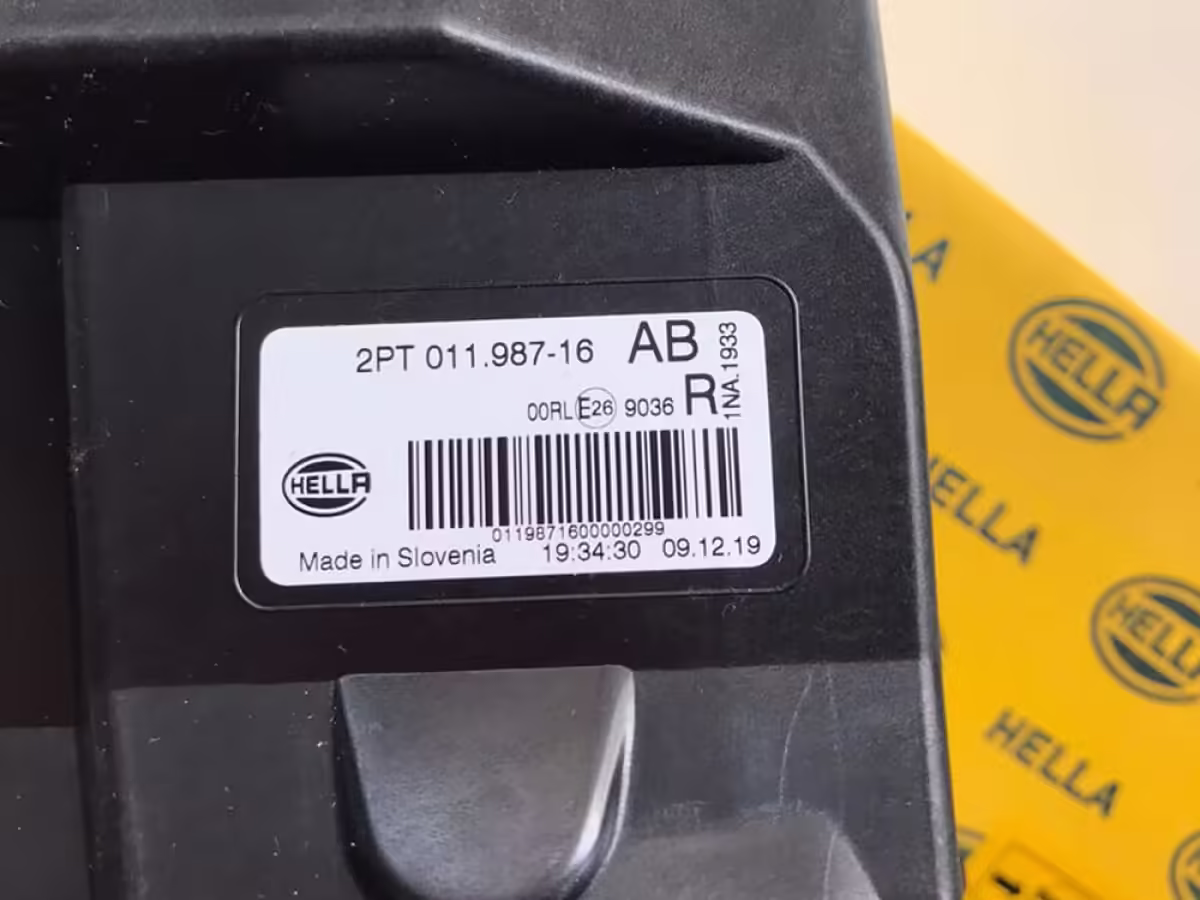 6C0941662J - Światło do jazdy w dzień; V2, prawe [12/14]