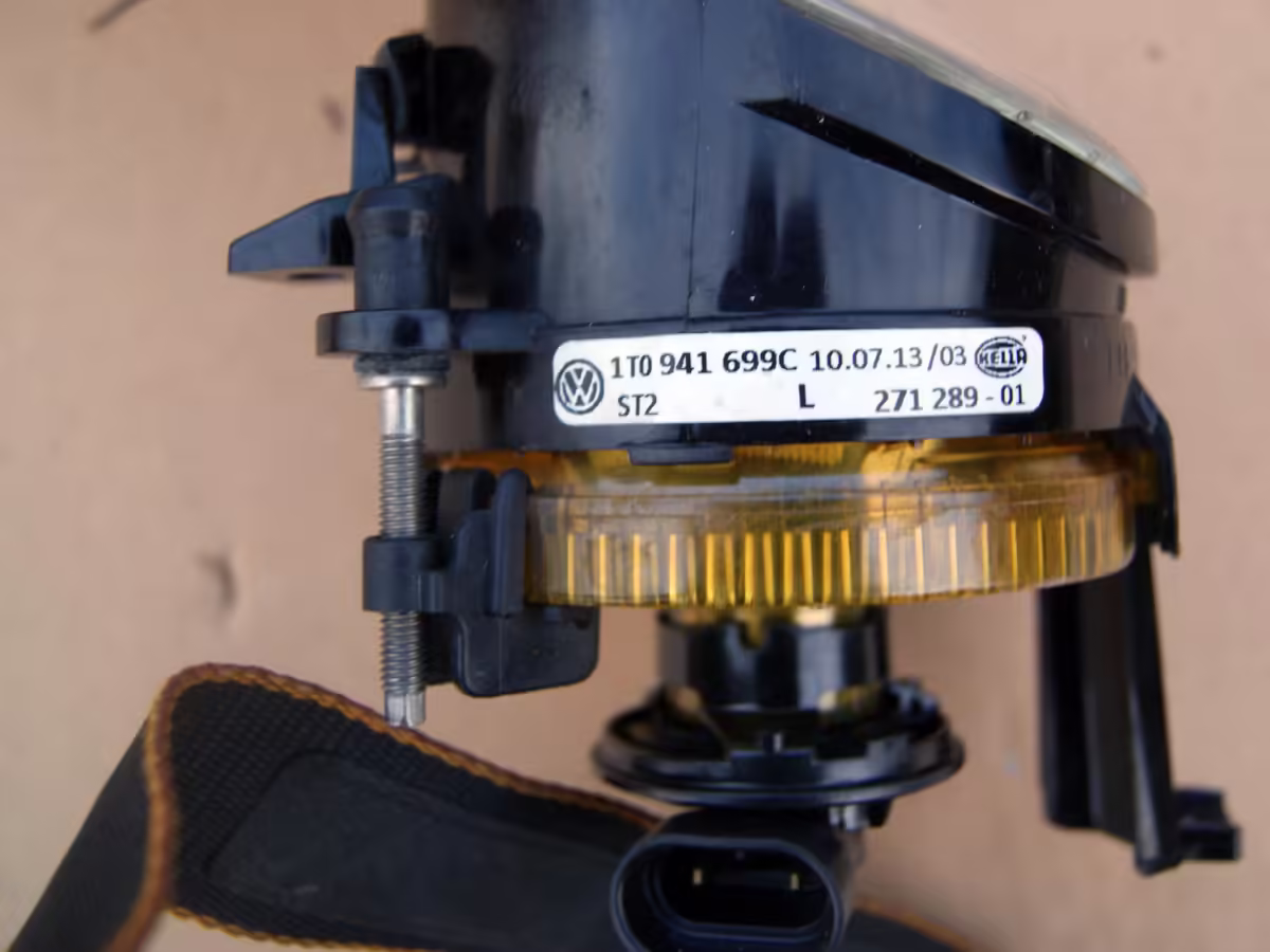 6C0941699 - Nebelscheinwerfer; V3, links [25/46]