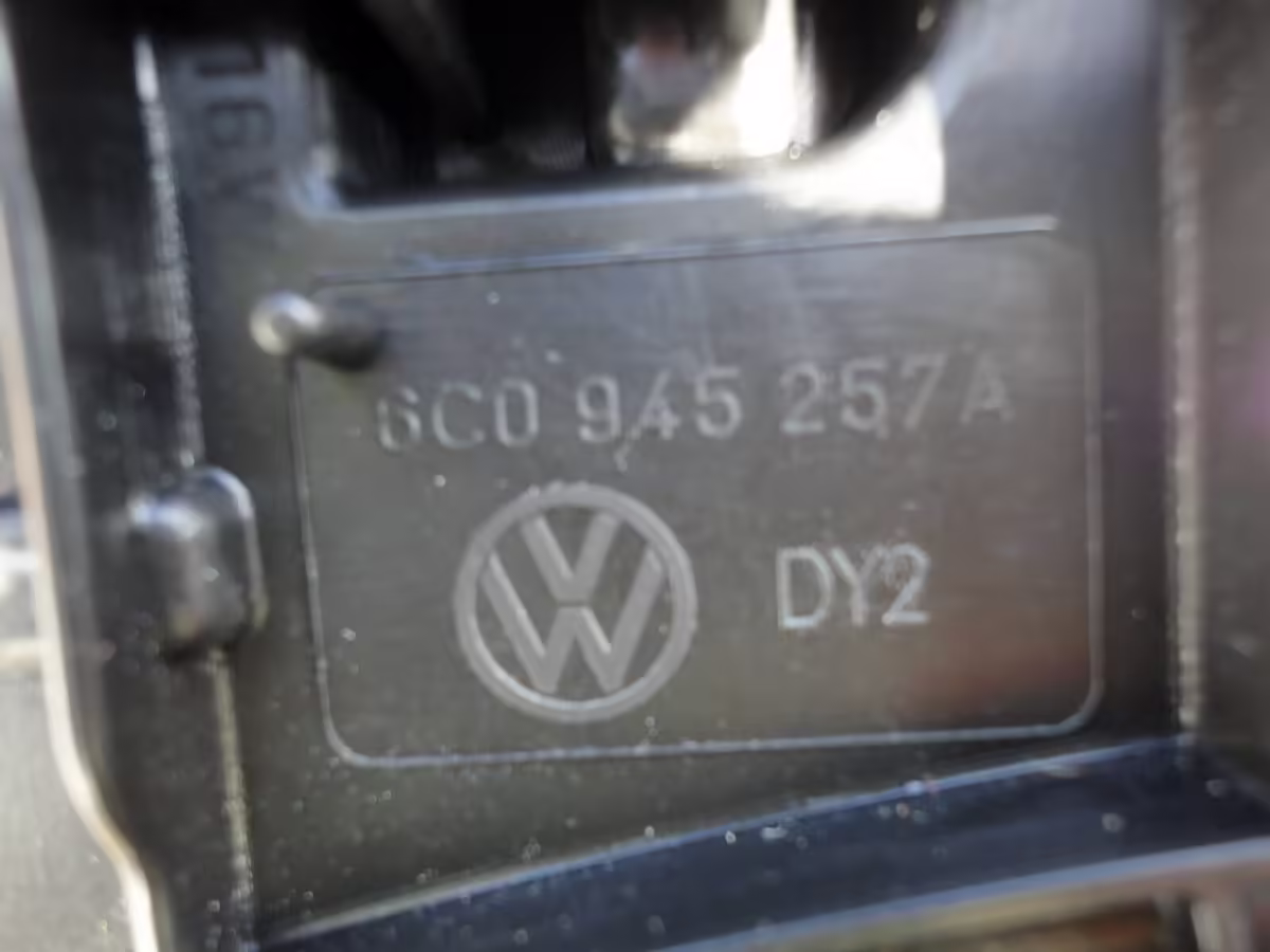 6C0945257A - Oprawa żarówek; V2, lewa RHD [15/18]