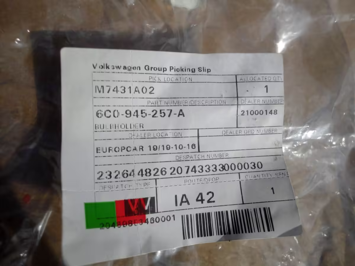 6C0945257A - Oprawa żarówek; V2, lewa RHD [17/18]