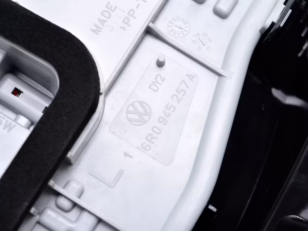 6R0945257A - Glühlampenfassung; V1, links LHD [8/10]