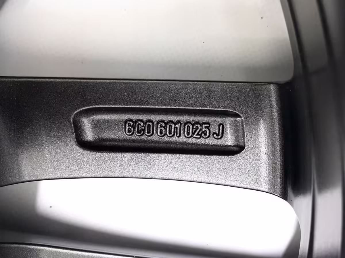 6C0601025JZ49 - 16"-Aluminiumrad; "Salvador" [39/47]