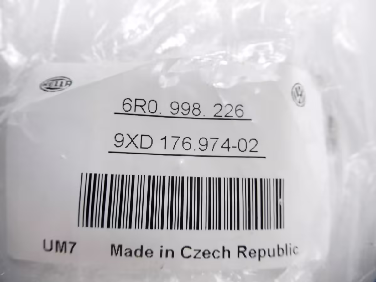 6C0998226 - Zestaw naprawczy obudowy reflektora; prawy [9/12]