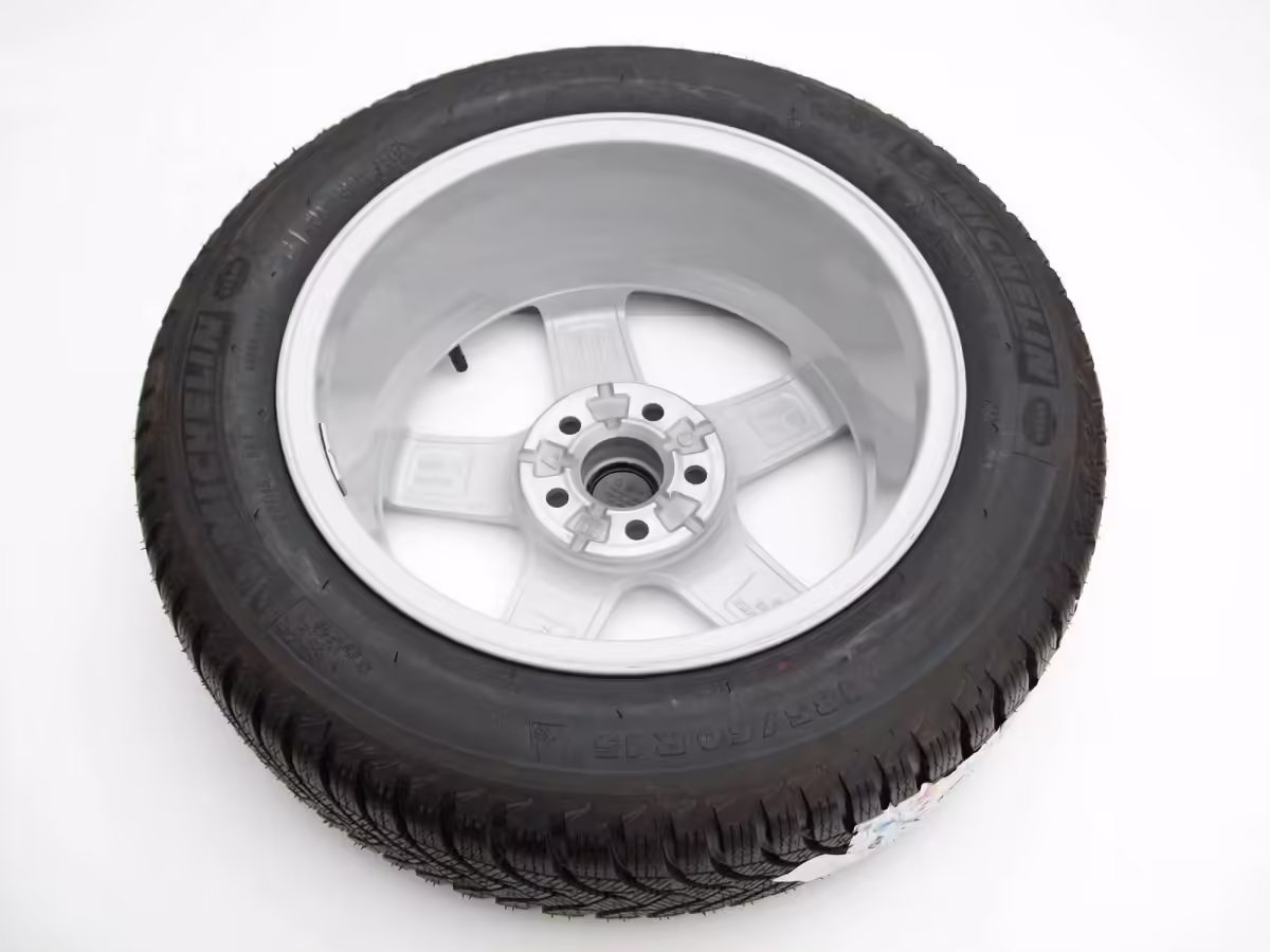 6R0073565A8Z8 - Koło zimowe 15"; Aspen + Bridgestone [5/15]