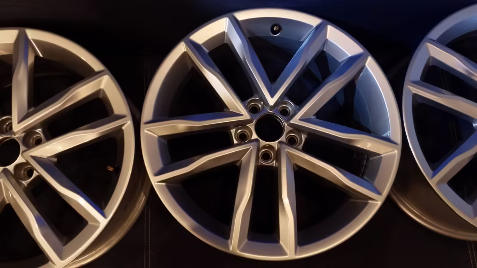 6C0601025B88Z - Alloy wheel 17"; 'Mirabeau' [25/25]