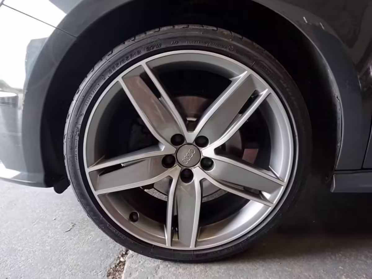 8XA601025F - Alloy wheel 18"; '5-arm wing' [8/42]