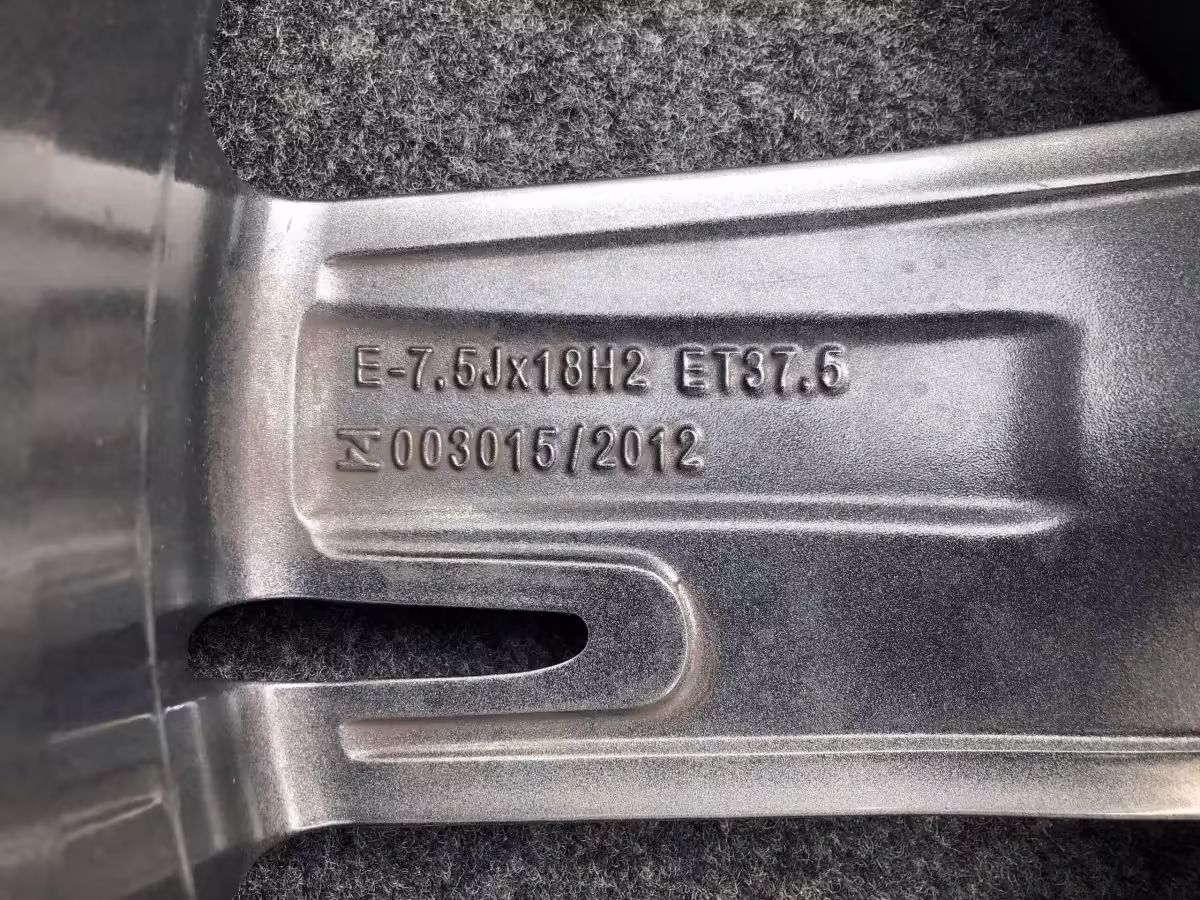 8XA601025F - Alloy wheel 18"; '5-arm wing' [28/42]