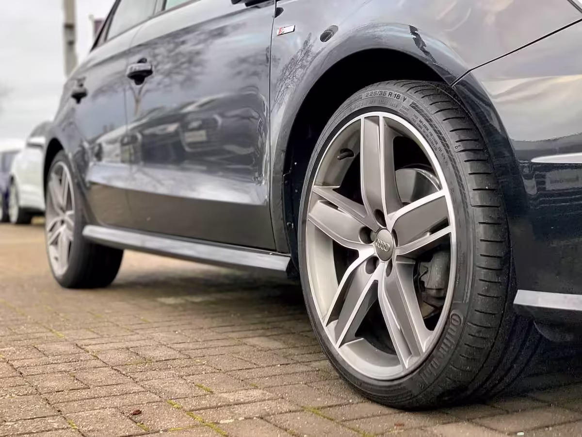 8XA601025F - Alloy wheel 18"; '5-arm wing' [41/42]