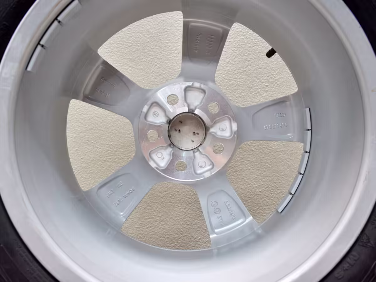 8X00714968Z8 - 16" Aluminiumrad; 5-Speichen [29/32]
