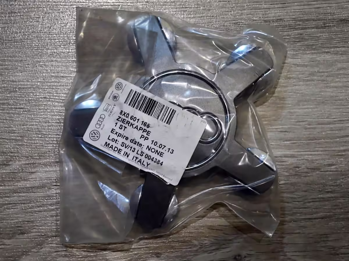 8X0601165 - Dekielek felgi aluminiowej; Audi [9/10]