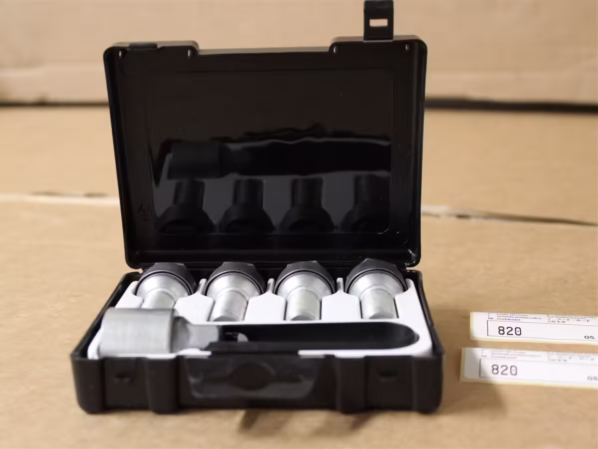 4F0071455 - Set of wheel studs, anti-theft [7/11]
