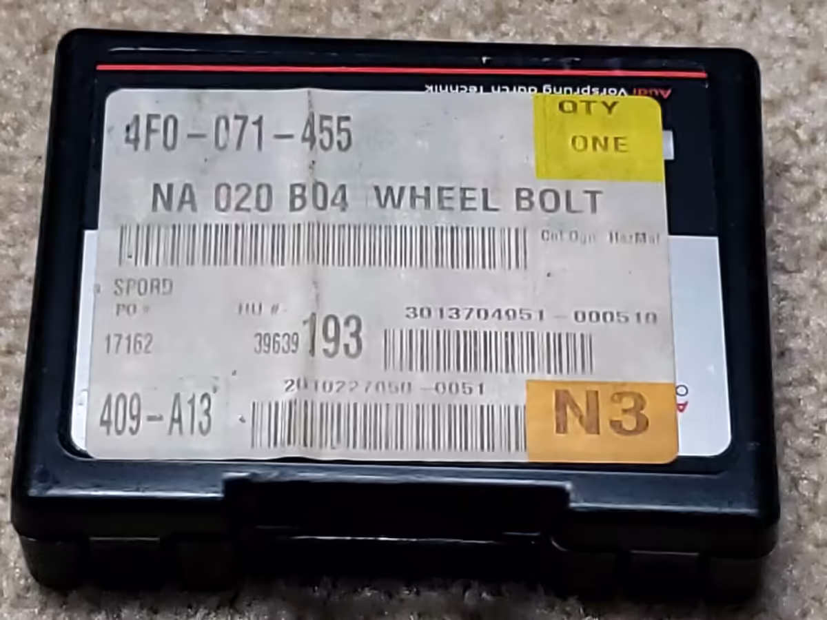 4F0071455 - Set of wheel studs, anti-theft [11/11]