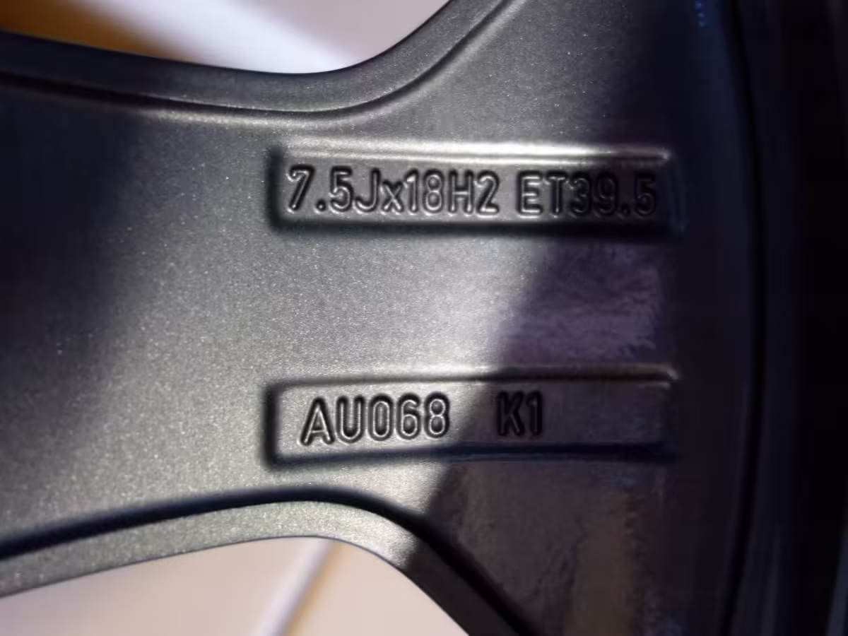 8X00714984EE - 18" Aluminiumrad; 5-Speichen [20/26]