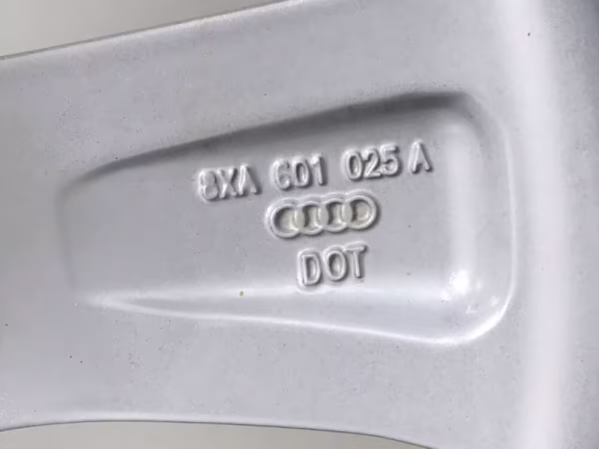 8XA601025A - Felga aluminiowa 16" [11/19]