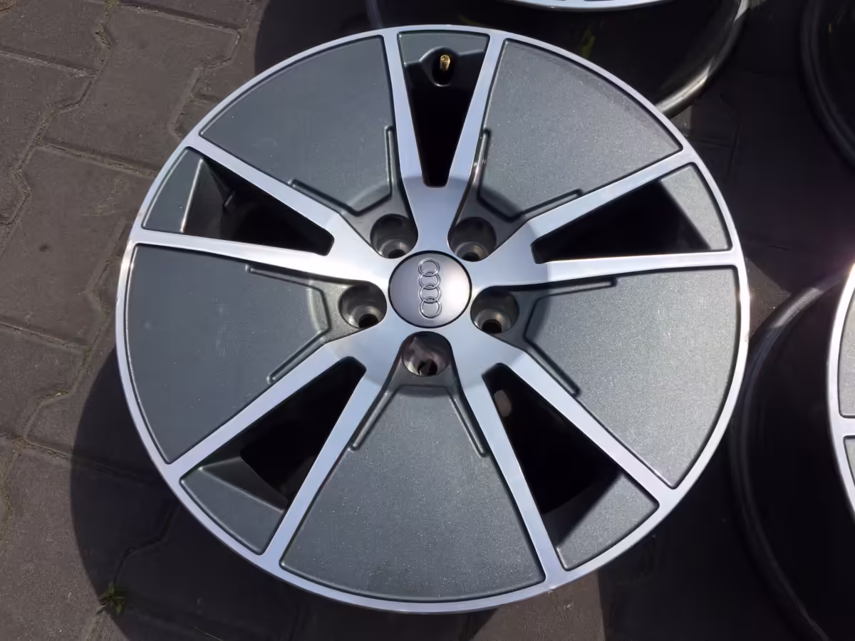 8XA601025C - Felga aluminiowa 16" [3/28]