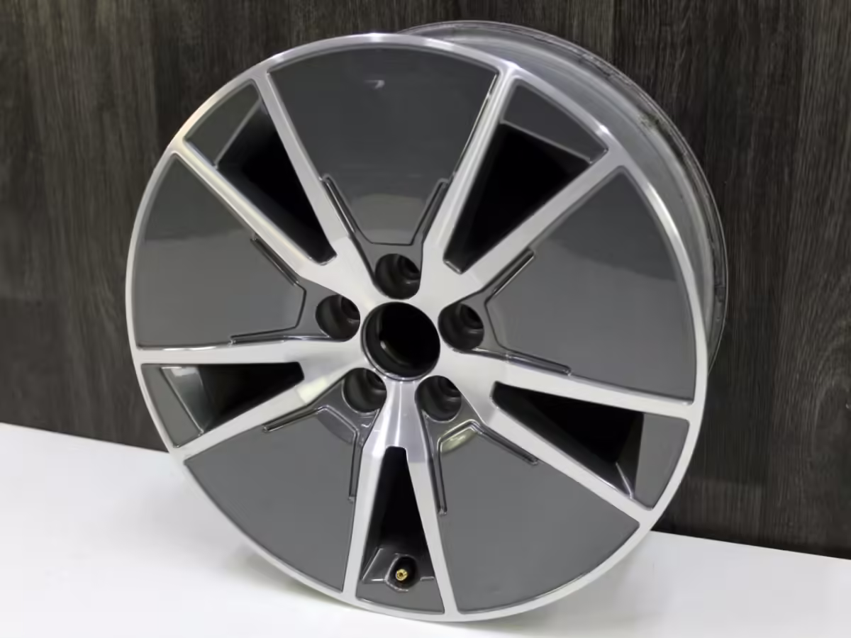 8XA601025C - Felga aluminiowa 16" [12/28]